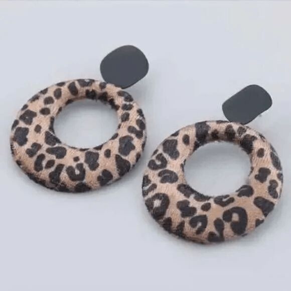 2/$21 Ladies Leopard Print Round Earrings - Picture 1 of 5